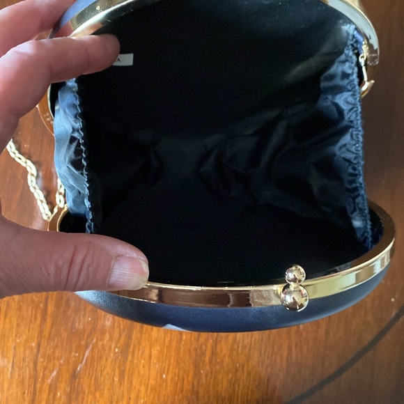 FUN AND FUNKY BATTISTA VALLI PURSE . - Picture 5 of 8